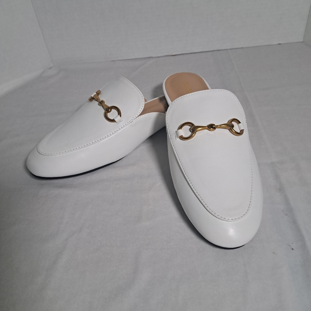 Minorsu Cream Mule Flats Size Woman's 8.5.